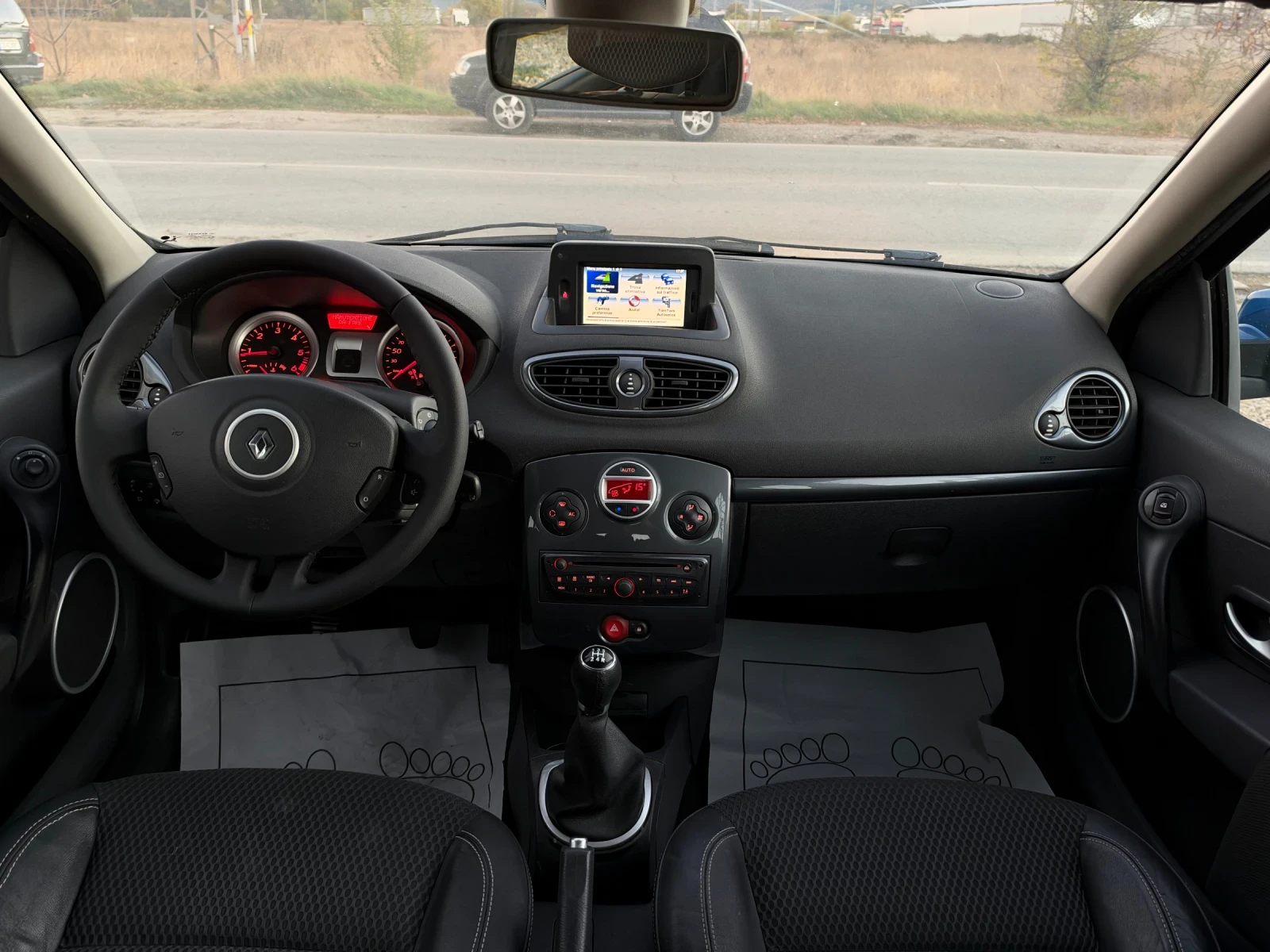 Renault Clio 1.5DCI NAVI, снимка 10 - Автомобили и джипове - 56629236