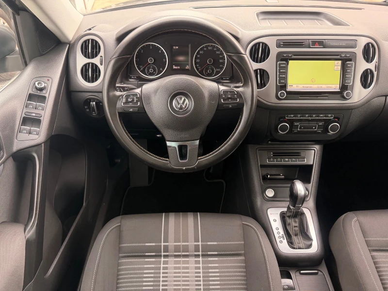 VW Tiguan 2.0TDI* AUT* 4X4* LOUNGE* NAVI* PANORAMA* KEYLESS, снимка 8 - Автомобили и джипове - 52474020