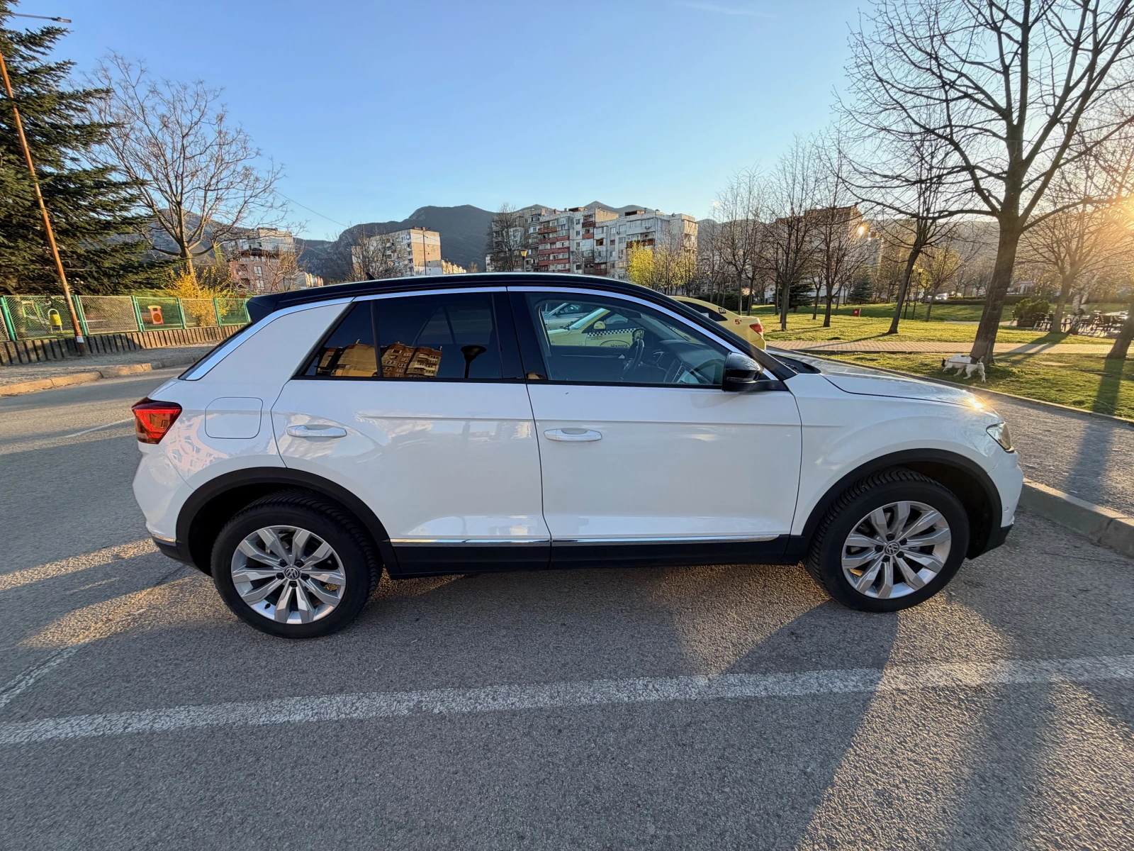VW T-Roc, снимка 6 - Автомобили и джипове - 54139825