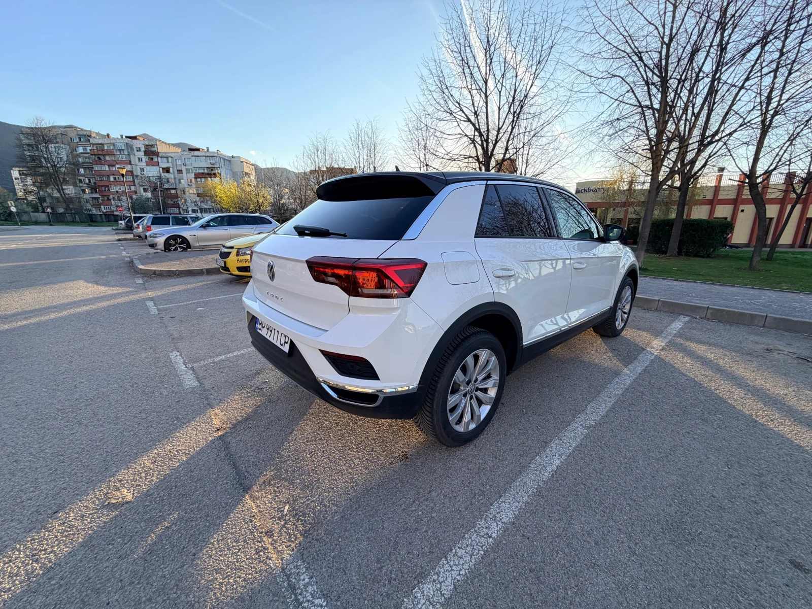 VW T-Roc, снимка 3 - Автомобили и джипове - 54139825