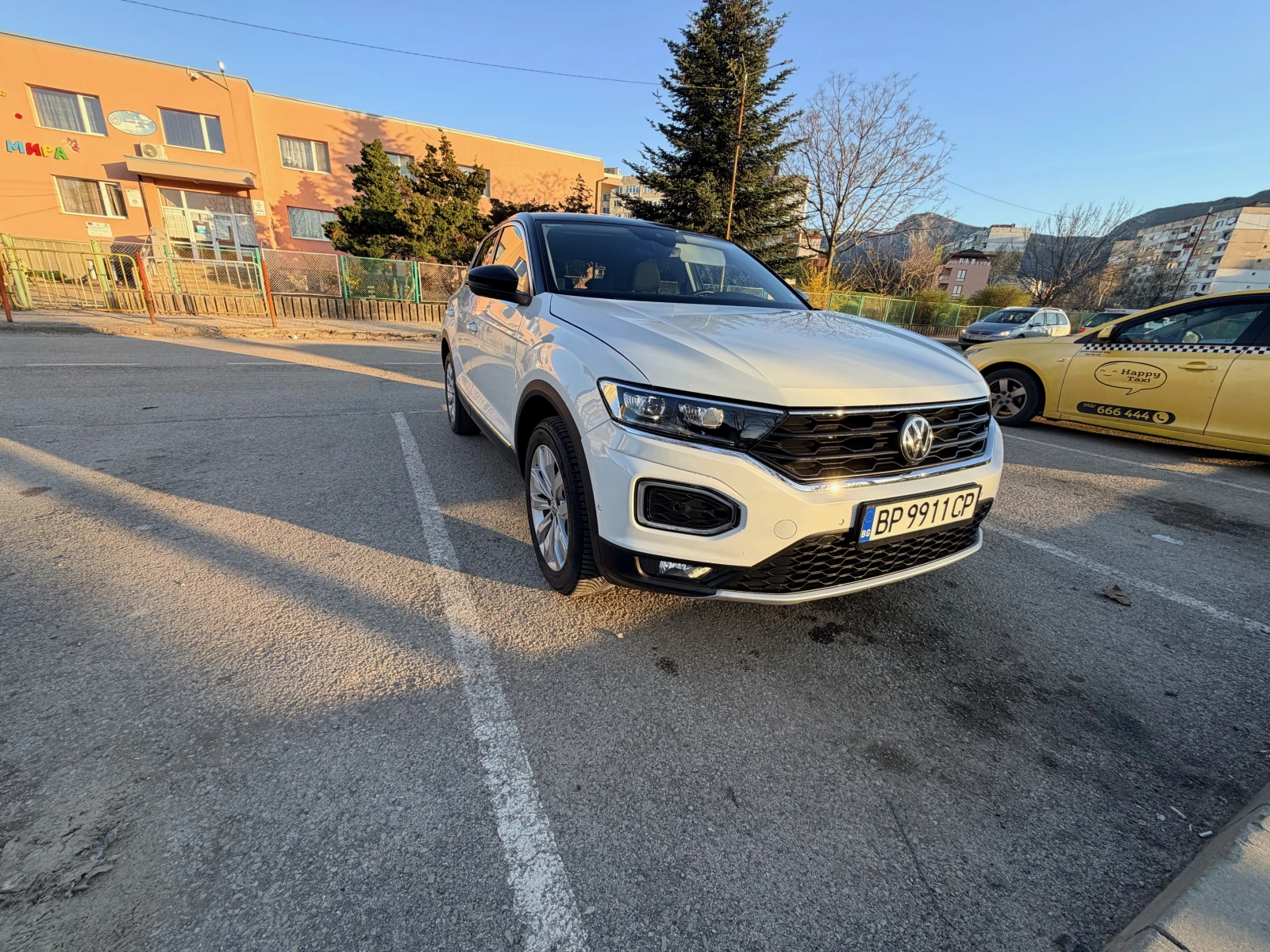 VW T-Roc, снимка 16 - Автомобили и джипове - 54139825