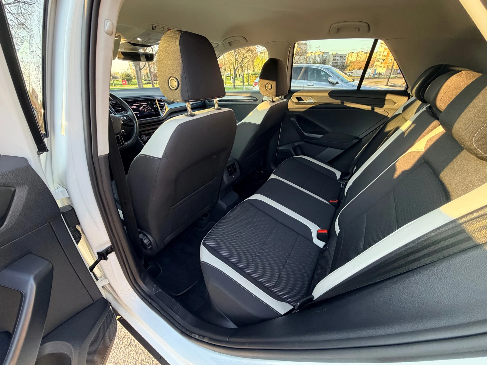 VW T-Roc, снимка 10 - Автомобили и джипове - 54139825