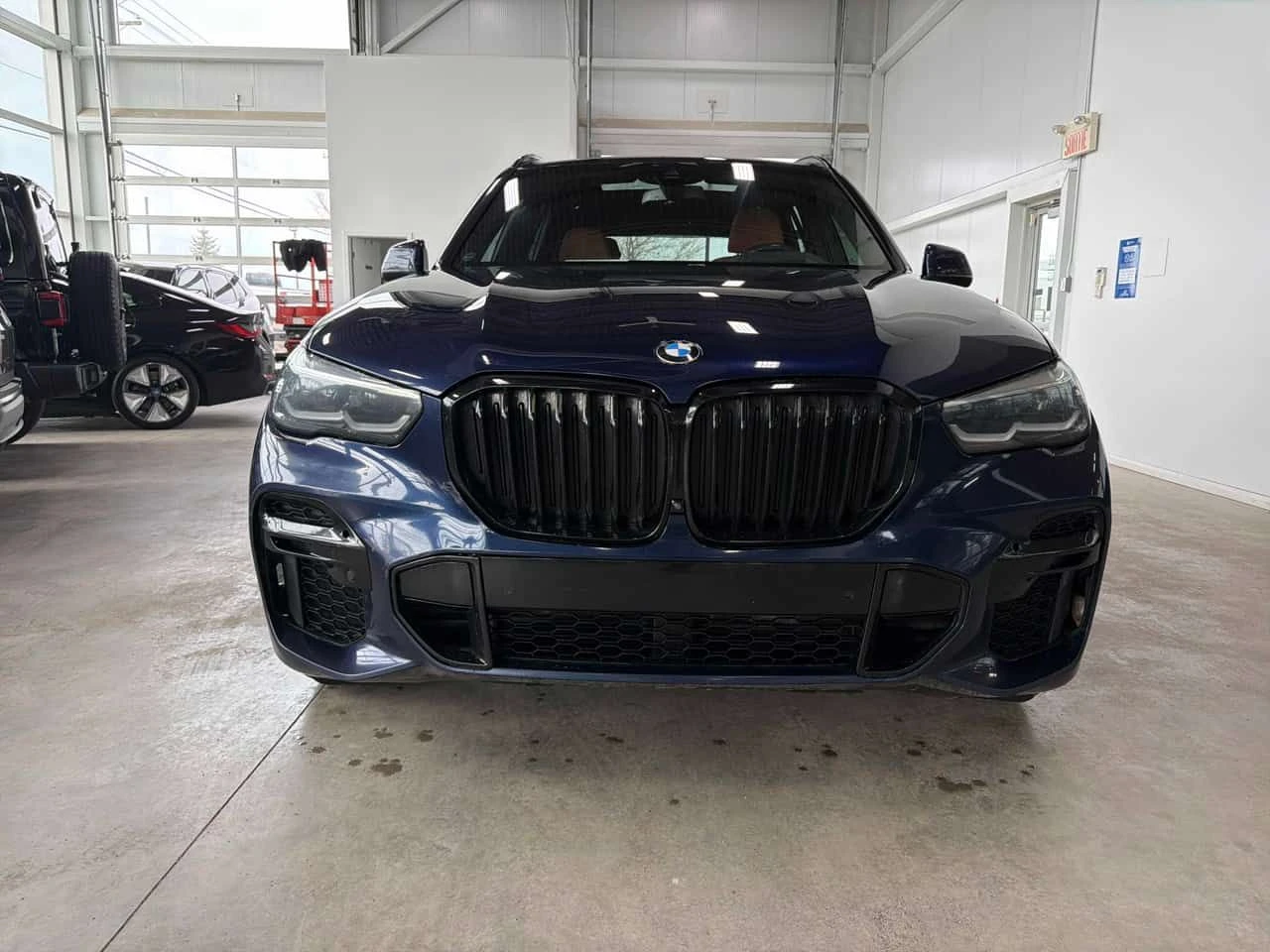 BMW X5 xDrive40i M SPORT/МАСАЖИ/AMBIENT/360 CAM/ПАНОРАМА, снимка 2 - Автомобили и джипове - 54236689
