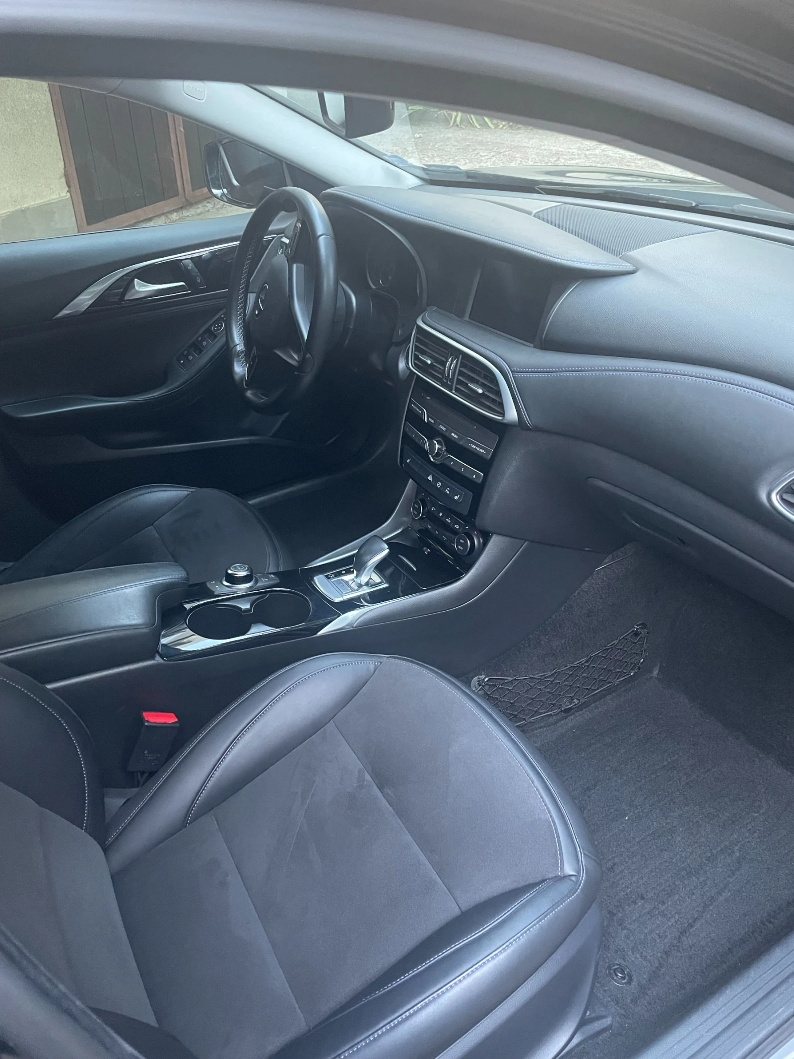 Infiniti Q30, снимка 4 - Автомобили и джипове - 54547220