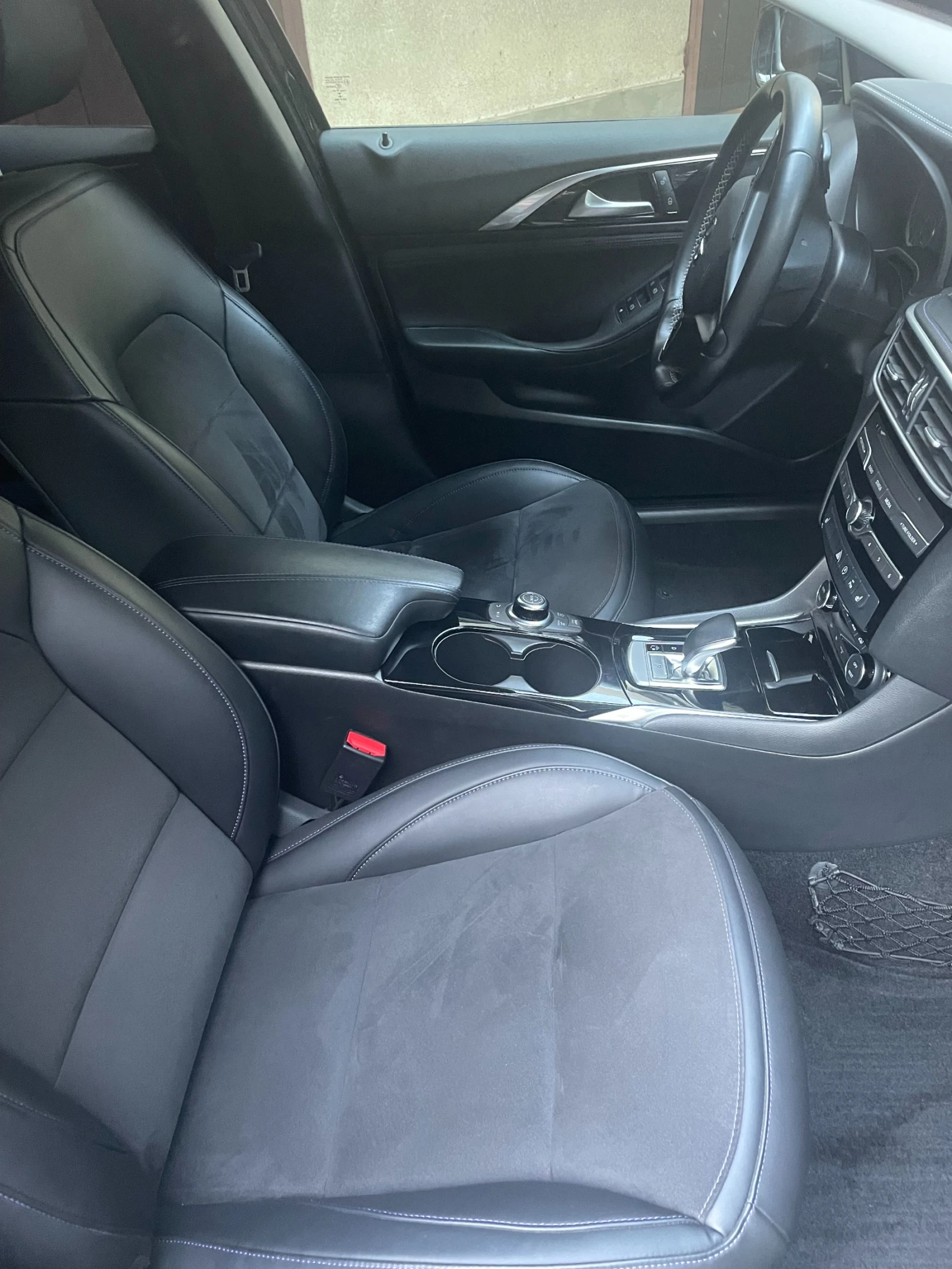 Infiniti Q30, снимка 5 - Автомобили и джипове - 54547220