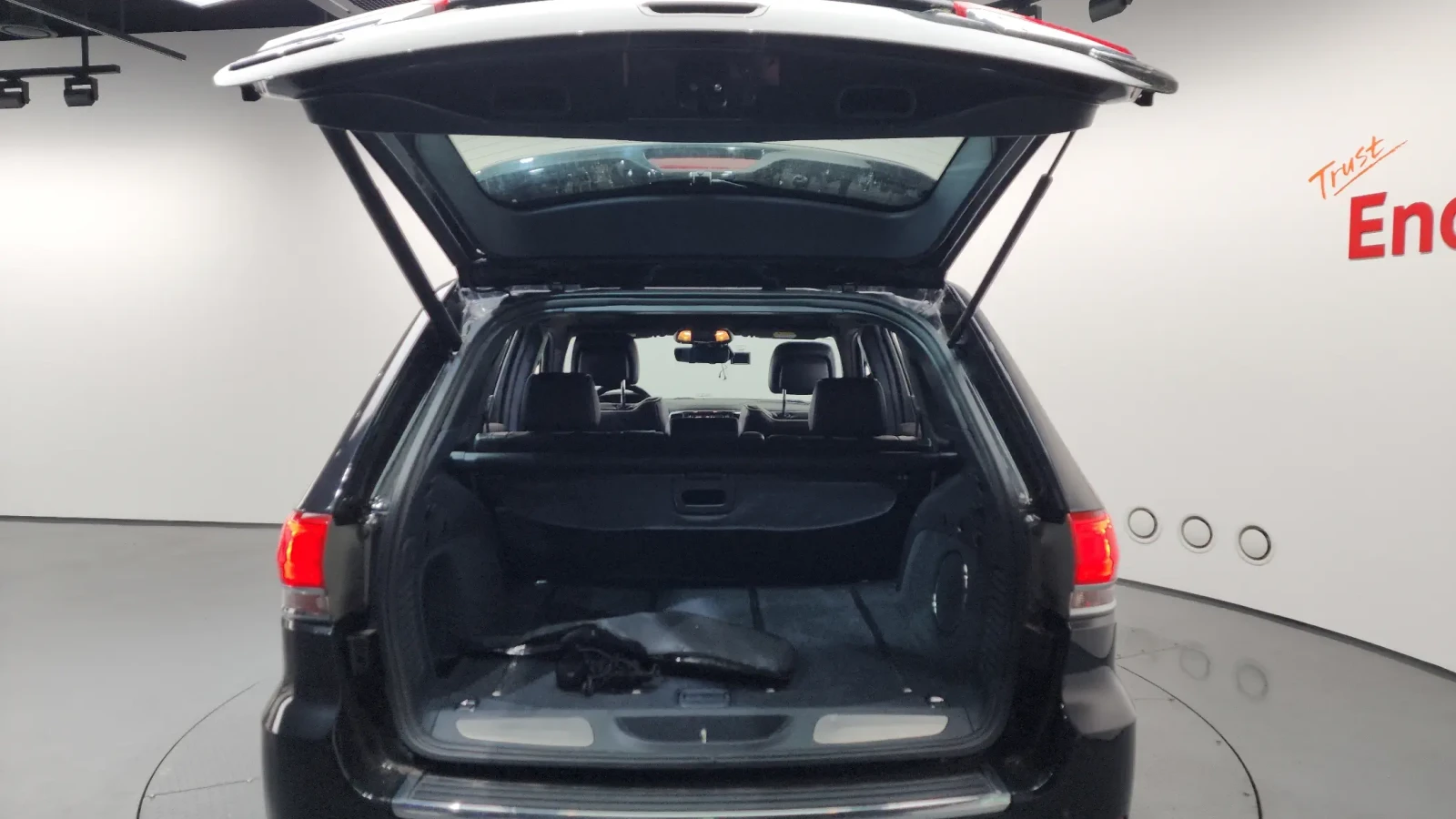 Jeep Grand cherokee 3.0D OVERLAND , снимка 14 - Автомобили и джипове - 54649329