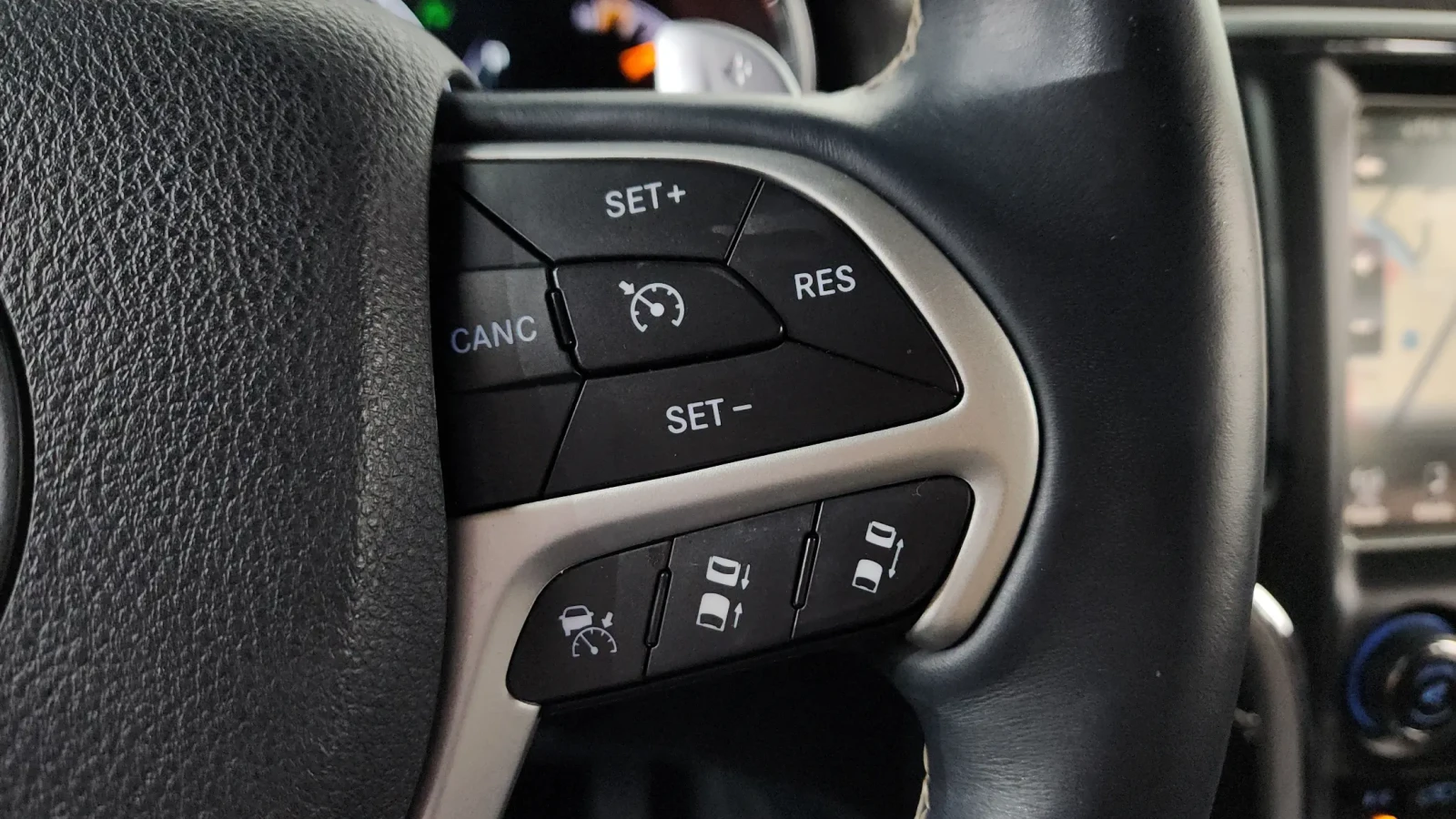Jeep Grand cherokee 3.0D OVERLAND , снимка 9 - Автомобили и джипове - 54649329