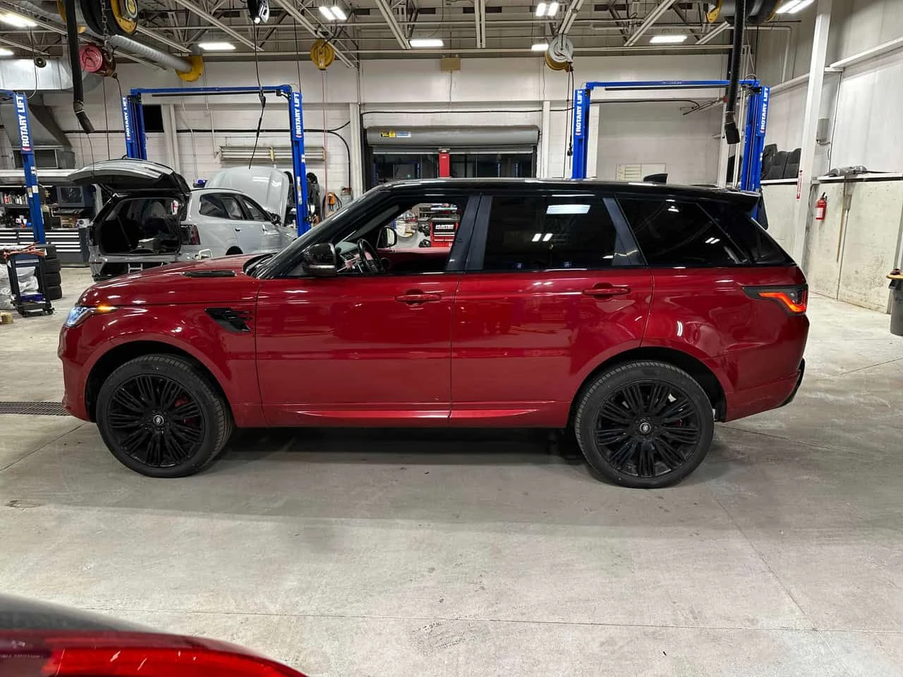 Land Rover Range Rover Sport DYNAMIC| MERIDIAN| ОБДУХВАНЕ| HUD| ТЕЛЕВИЗОРИ, снимка 2 - Автомобили и джипове - 54870192