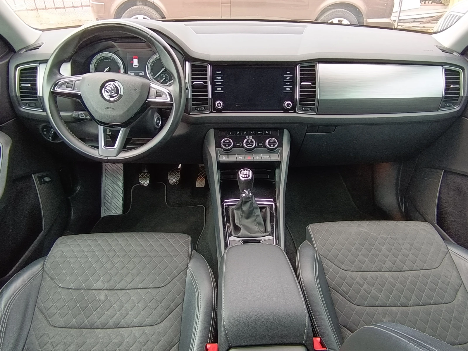 Skoda Kodiaq 2.0TDI-150к.с.!!! 4х4 !!! Нов внос ШВЕЙЦАРИЯ!!!, снимка 8 - Автомобили и джипове - 55012611