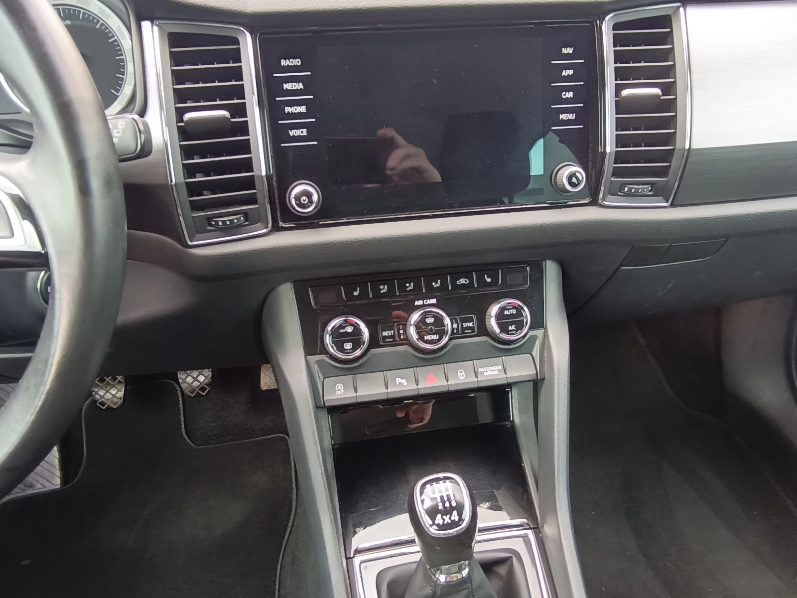 Skoda Kodiaq 2.0TDI-150к.с.!!! 4х4 !!! Нов внос ШВЕЙЦАРИЯ!!!, снимка 9 - Автомобили и джипове - 55012611