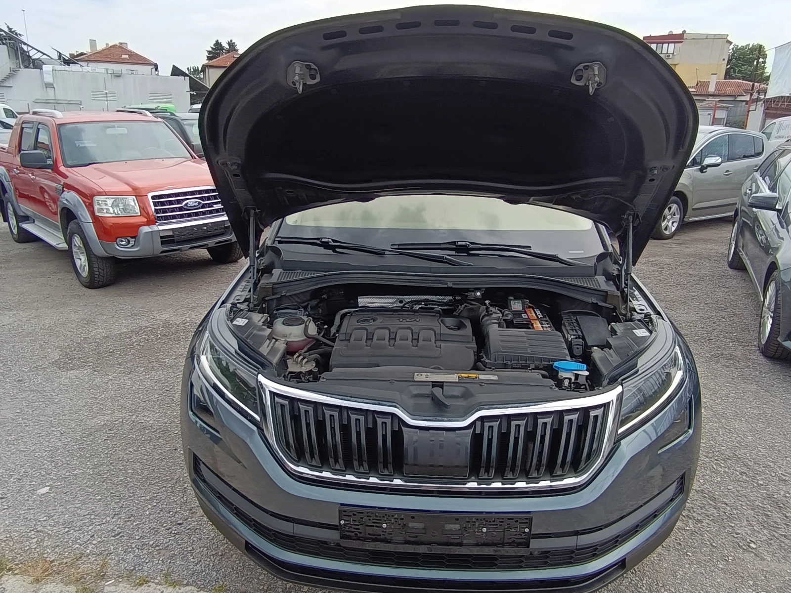 Skoda Kodiaq 2.0TDI-150к.с.!!! 4х4 !!! Нов внос ШВЕЙЦАРИЯ!!!, снимка 17 - Автомобили и джипове - 55012611
