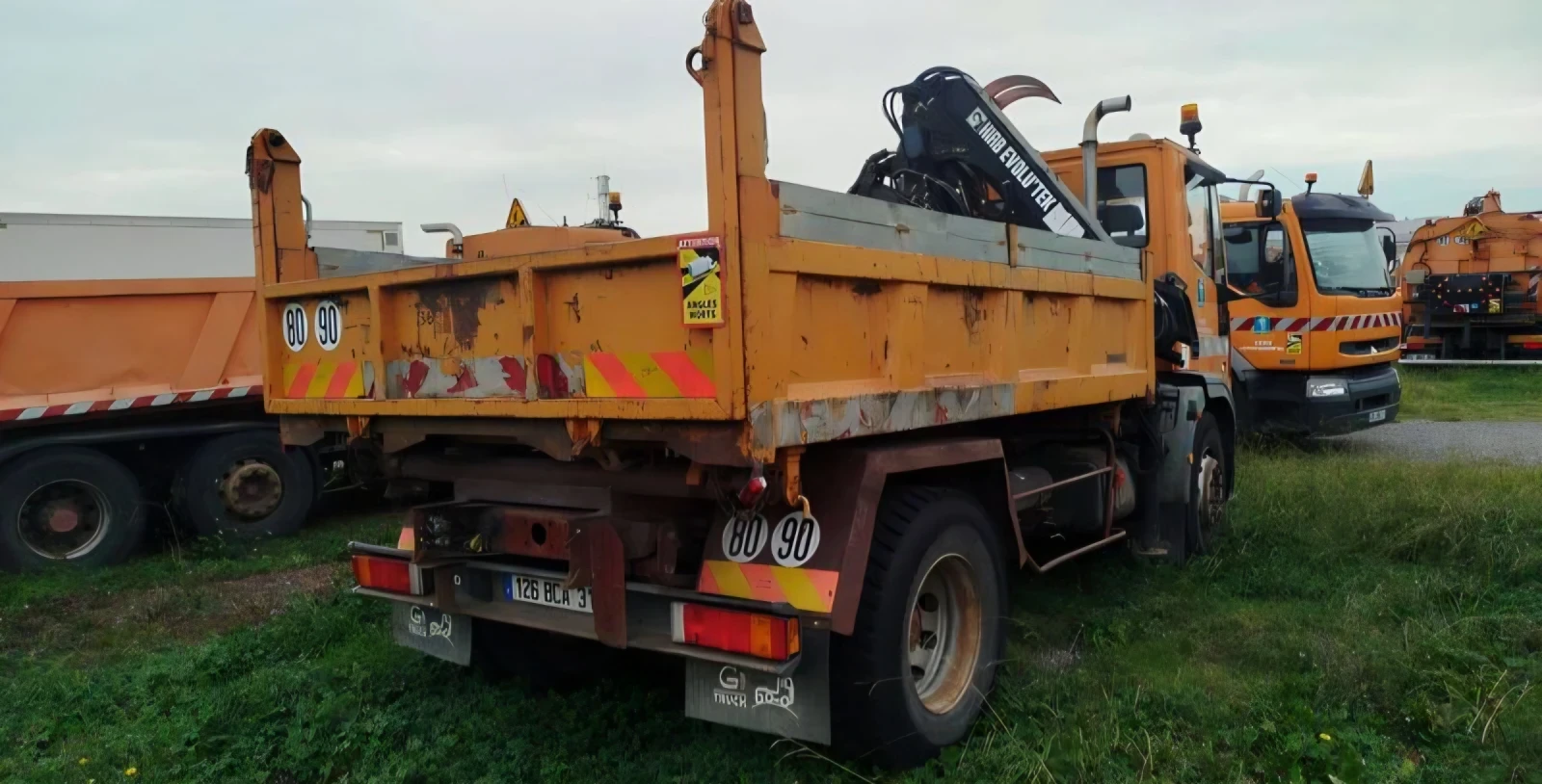 Iveco Eurocargo 180E24 самосвал с кран снегорин  - изображение 5