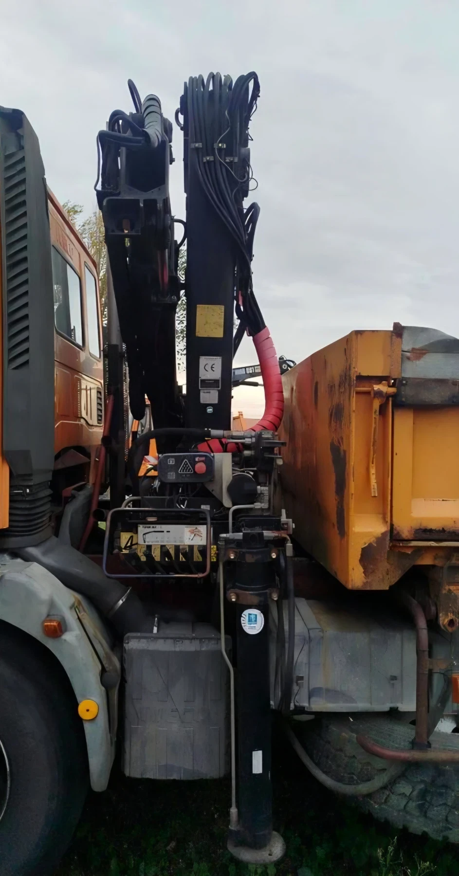 Iveco Eurocargo 180E24 самосвал с кран снегорин  - изображение 3