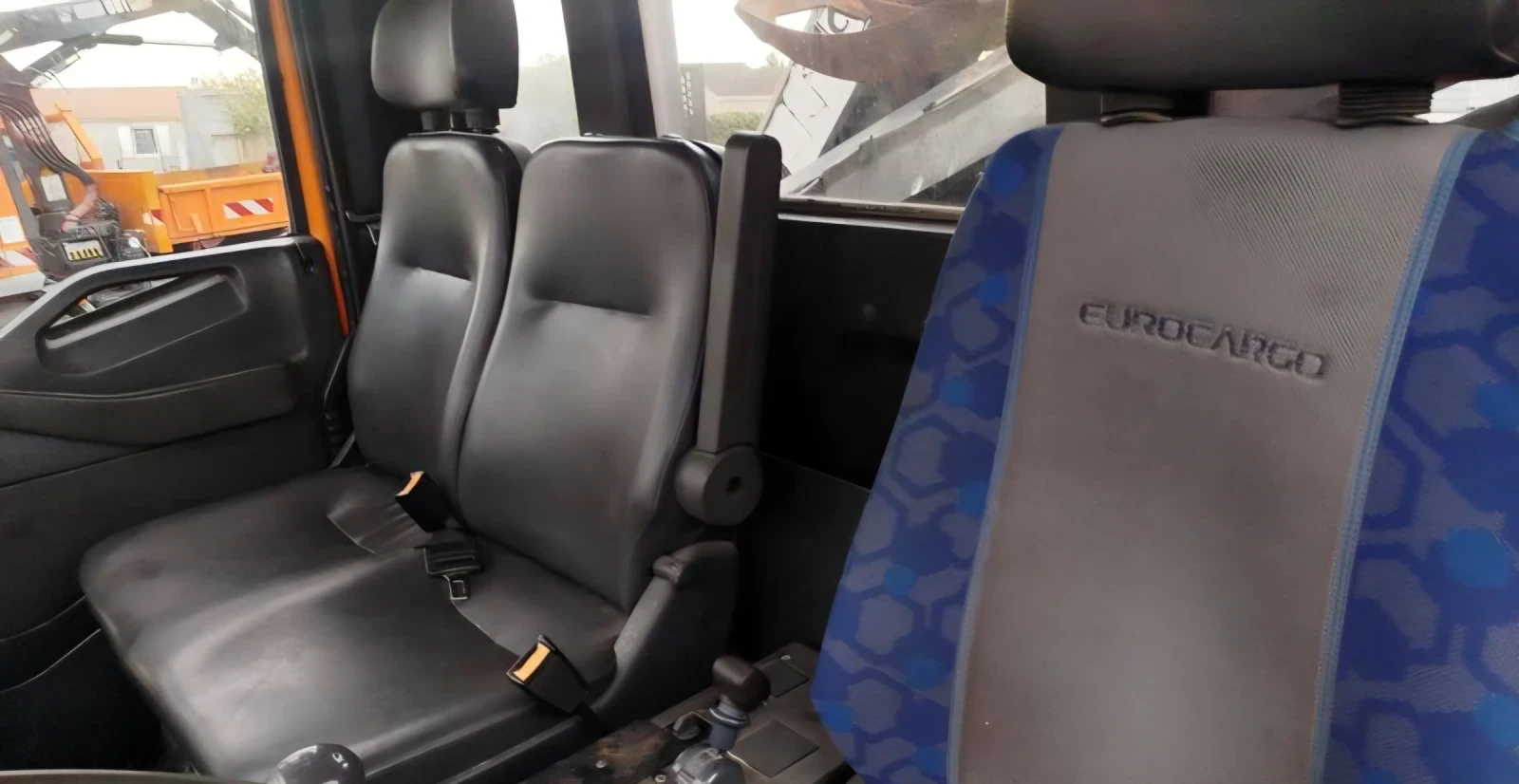 Iveco Eurocargo 180E24 самосвал с кран снегорин  - изображение 8