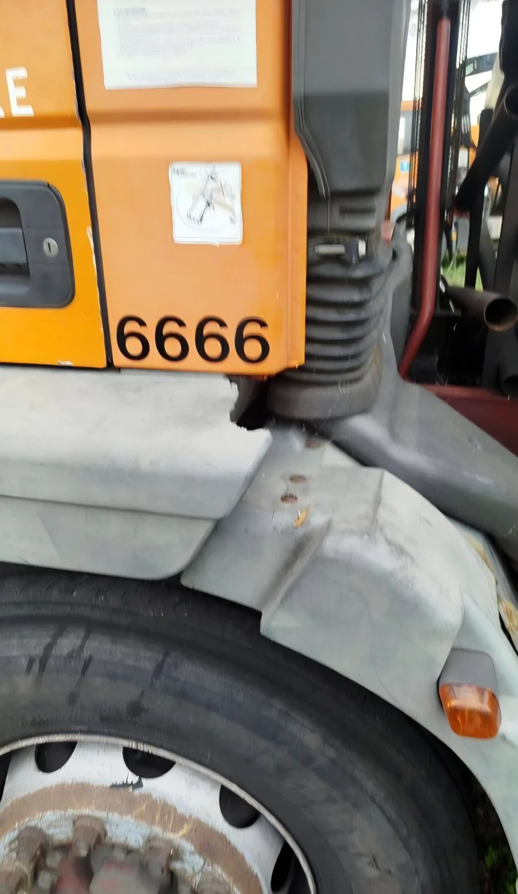 Iveco Eurocargo 180E24 самосвал с кран снегорин  - изображение 9