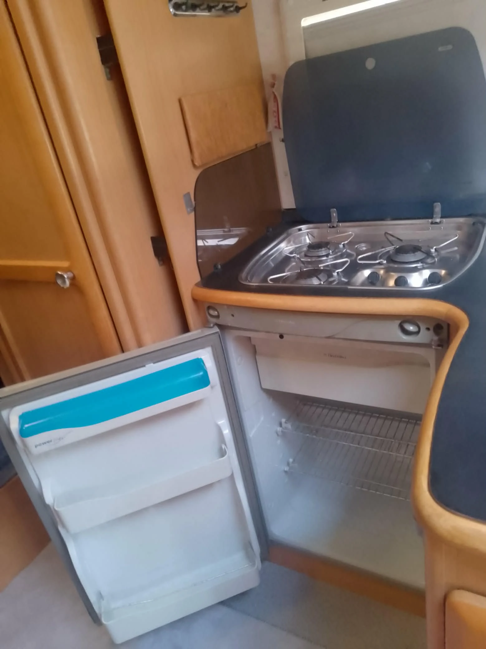 Кемпер Fiat Ducato Frankia A650 2002 class Holiday, снимка 14 - Каравани и кемпери - 55234376