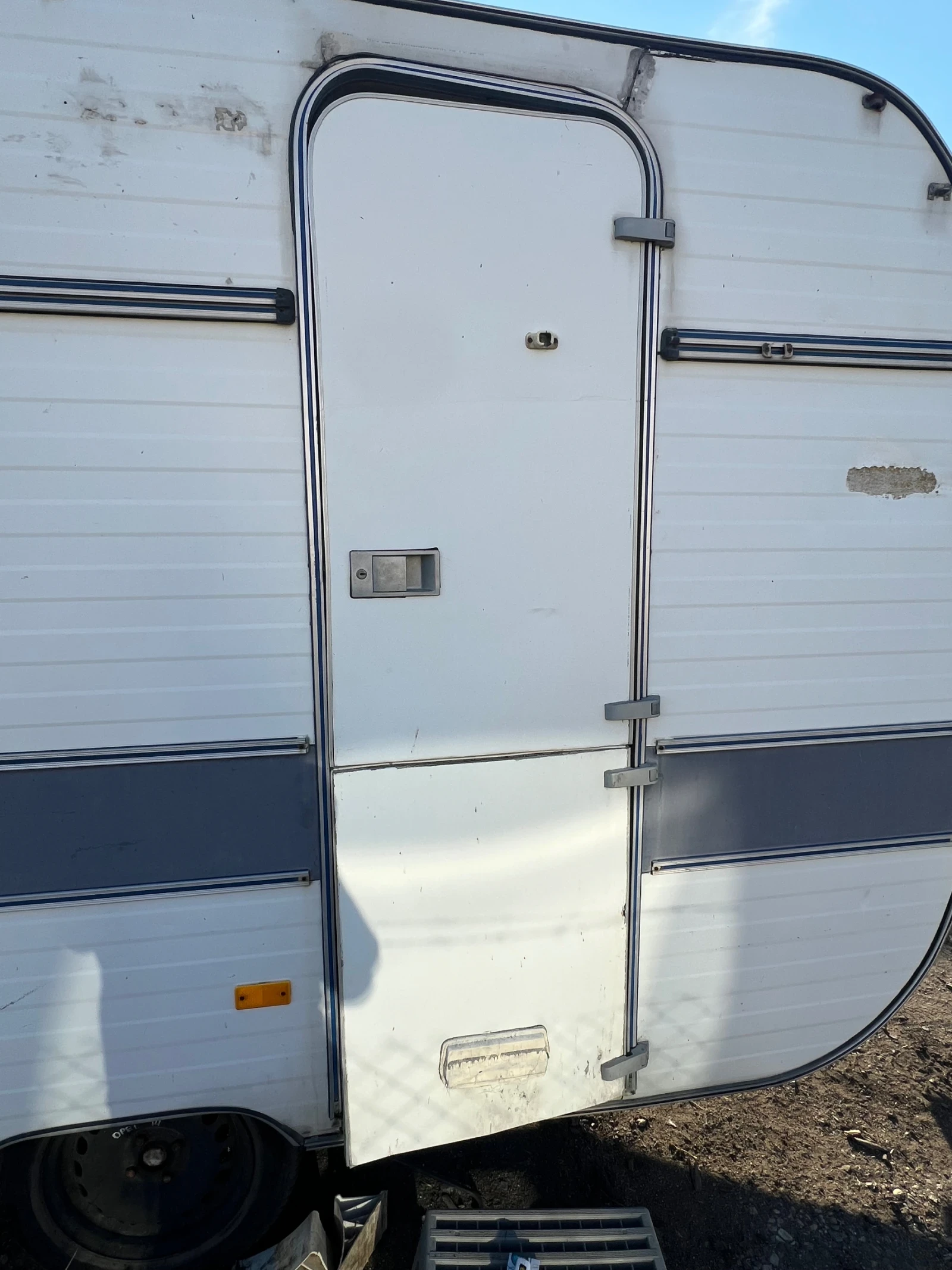 Каравана Adria 330sbl, снимка 5 - Каравани и кемпери - 54946429