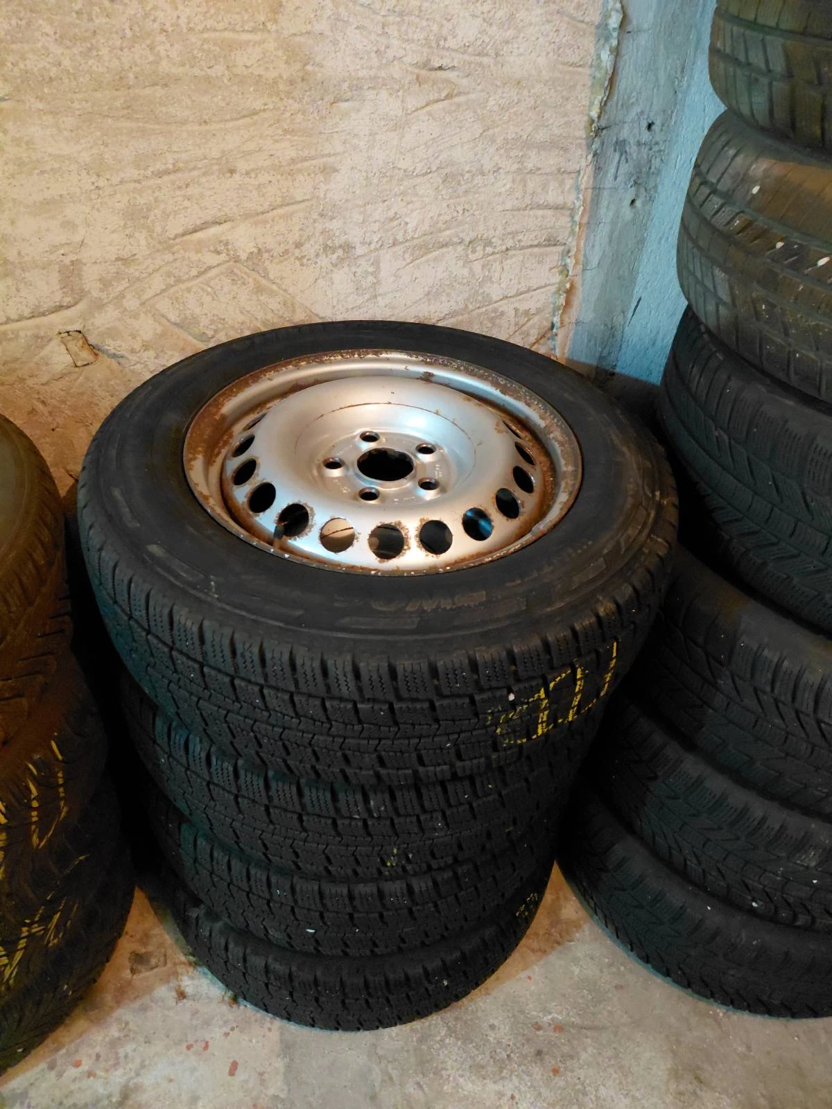 Гуми с джанти Hankook 205/65R16, снимка 8 - Гуми и джанти - 56340113
