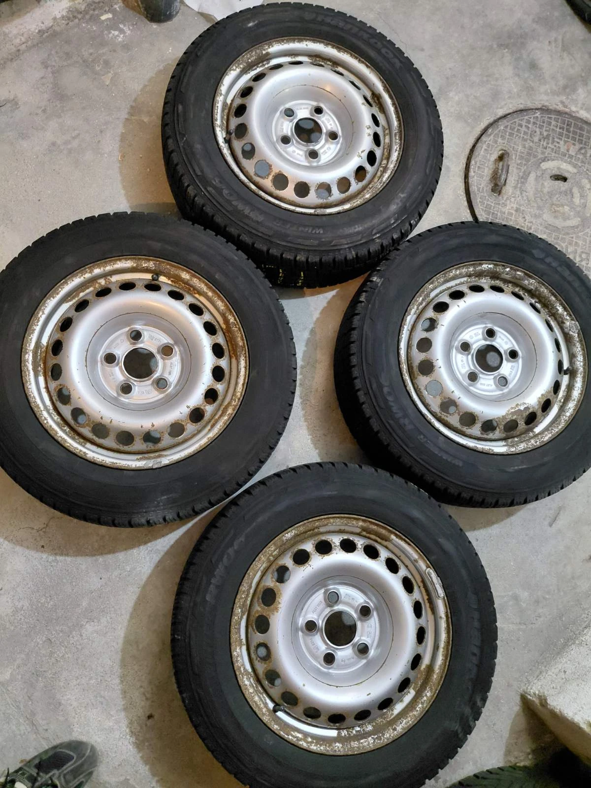 Гуми с джанти Hankook 205/65R16, снимка 4 - Гуми и джанти - 56340113
