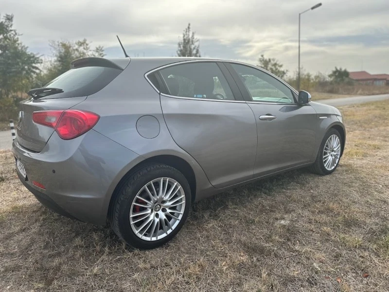 Alfa Romeo Giulietta лек, снимка 5 - Автомобили и джипове - 47660174