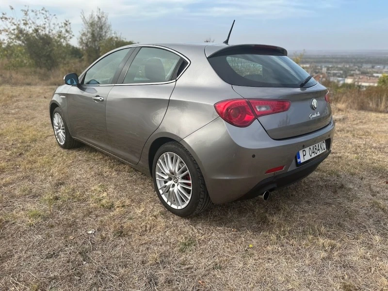 Alfa Romeo Giulietta лек, снимка 7 - Автомобили и джипове - 47660174