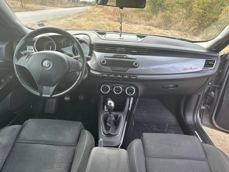 Alfa Romeo Giulietta лек, снимка 13 - Автомобили и джипове - 47660174