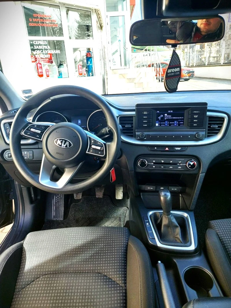 Kia Ceed 1.4 T-GDI, снимка 8 - Автомобили и джипове - 47522427