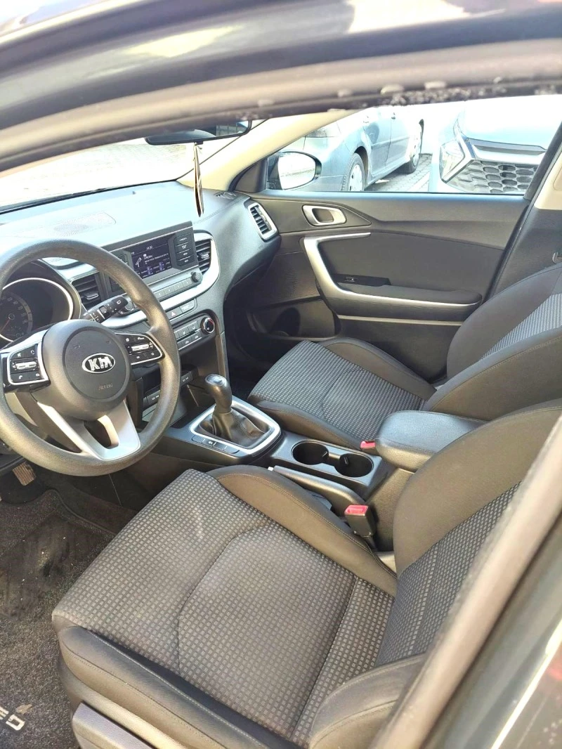 Kia Ceed 1.4 T-GDI, снимка 10 - Автомобили и джипове - 47522427