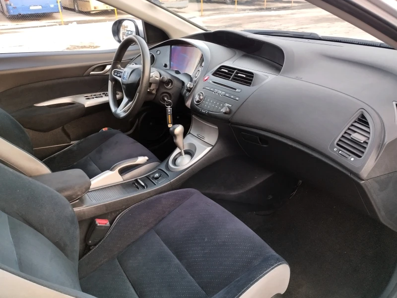 Honda Civic 1.4i ОБСЛУЖЕНА , снимка 10 - Автомобили и джипове - 47390673