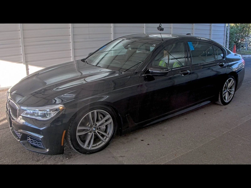 BMW 750 XDRIVE M-пакет* Shadowline* CARPLAY* Harman* , снимка 3 - Автомобили и джипове - 48641404