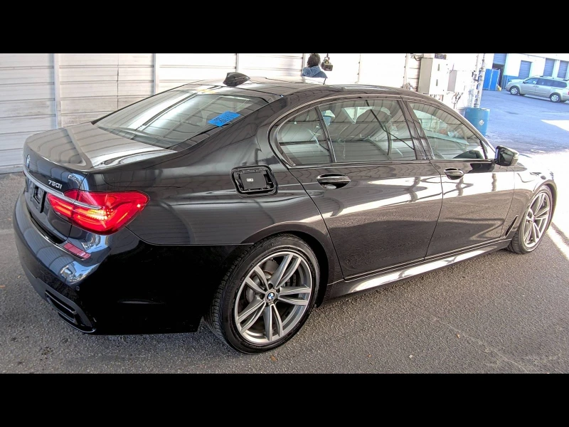 BMW 750 XDRIVE M-пакет* Shadowline* CARPLAY* Harman* , снимка 6 - Автомобили и джипове - 48641404