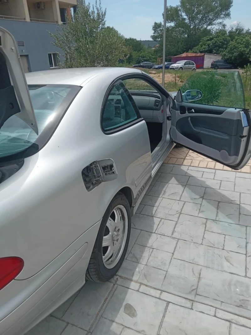 Mercedes-Benz CLK 2.0 , снимка 14 - Автомобили и джипове - 49290730