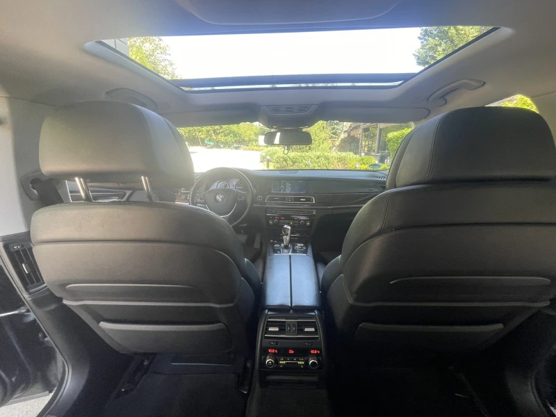 BMW 730 МАСАЖ * DISTR* HEAD UP * Keyless * БАРТЕР * ЛИЗИНГ, снимка 12 - Автомобили и джипове - 51229877