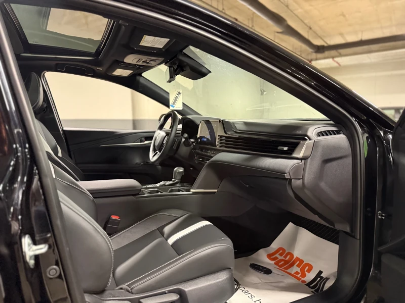 Toyota Camry 2.5 SE HYBRID AWD, снимка 13 - Автомобили и джипове - 52337220