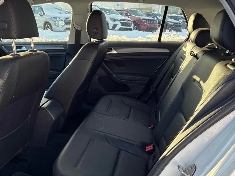 VW Golf * 5 door Manual * CARFAX * ЦЕНА ДО БГ, снимка 14 - Автомобили и джипове - 53214664