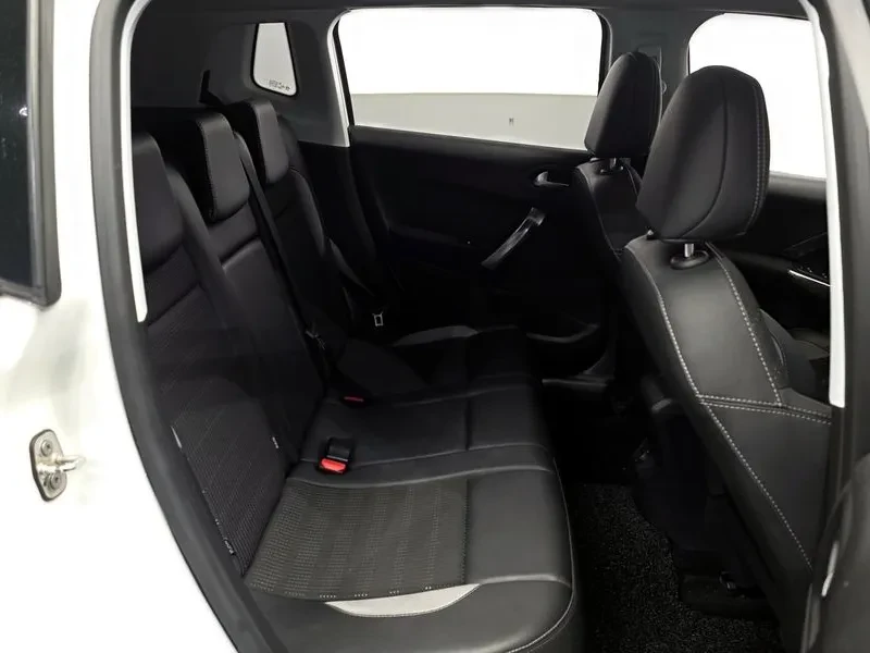 Peugeot 2008 1.5 Bluehdi Allure, снимка 11 - Автомобили и джипове - 55088631