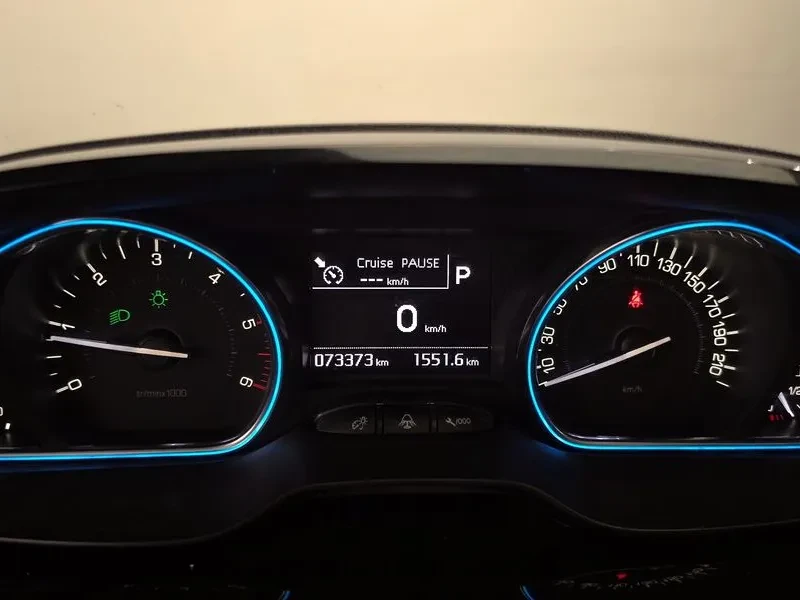 Peugeot 2008 1.5 Bluehdi Allure, снимка 8 - Автомобили и джипове - 55088631