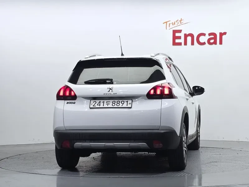 Peugeot 2008 1.5 Bluehdi Allure, снимка 4 - Автомобили и джипове - 55088631