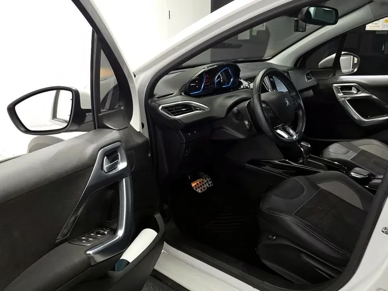 Peugeot 2008 1.5 Bluehdi Allure, снимка 10 - Автомобили и джипове - 55088631