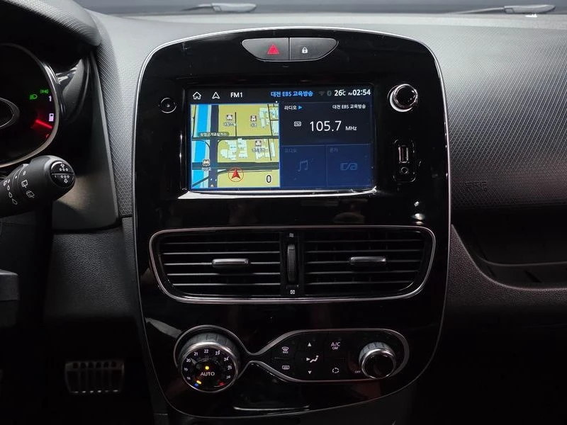 Renault Clio Intens| 90к.с., снимка 13 - Автомобили и джипове - 56428307