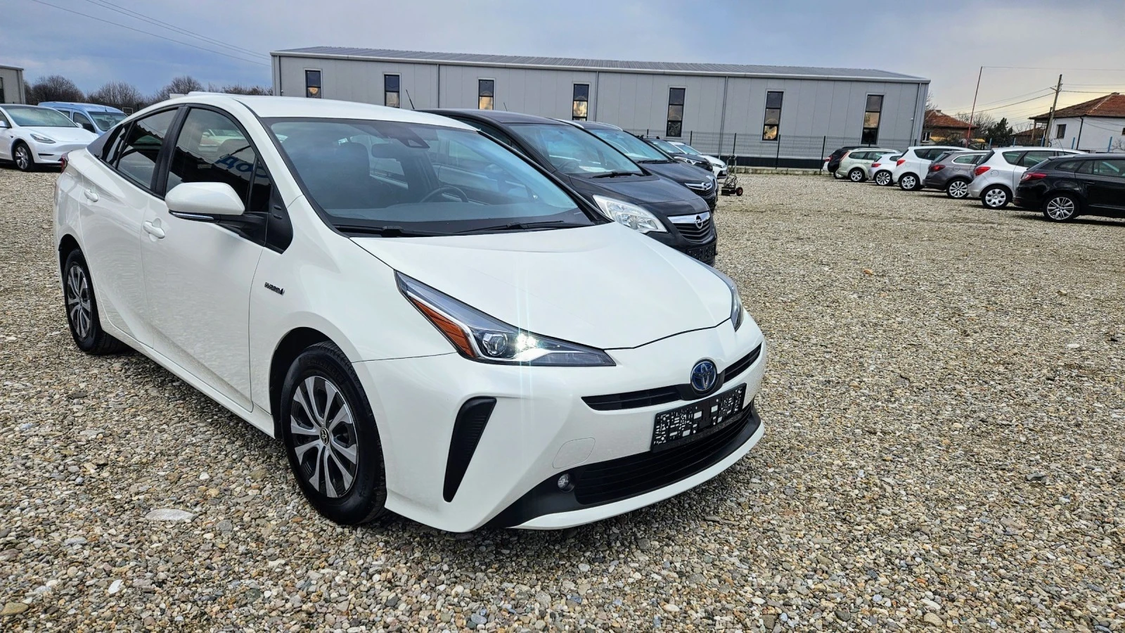 Toyota Prius 1.8 HIBRID - изображение 3