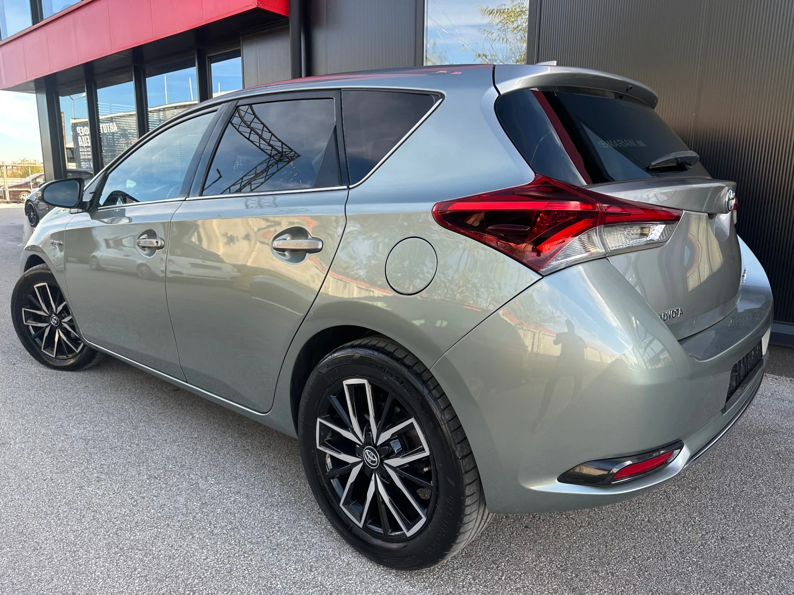 Toyota Auris HYBRID Фейслифт Line ASS Distronik Aвтомат Камера - изображение 5