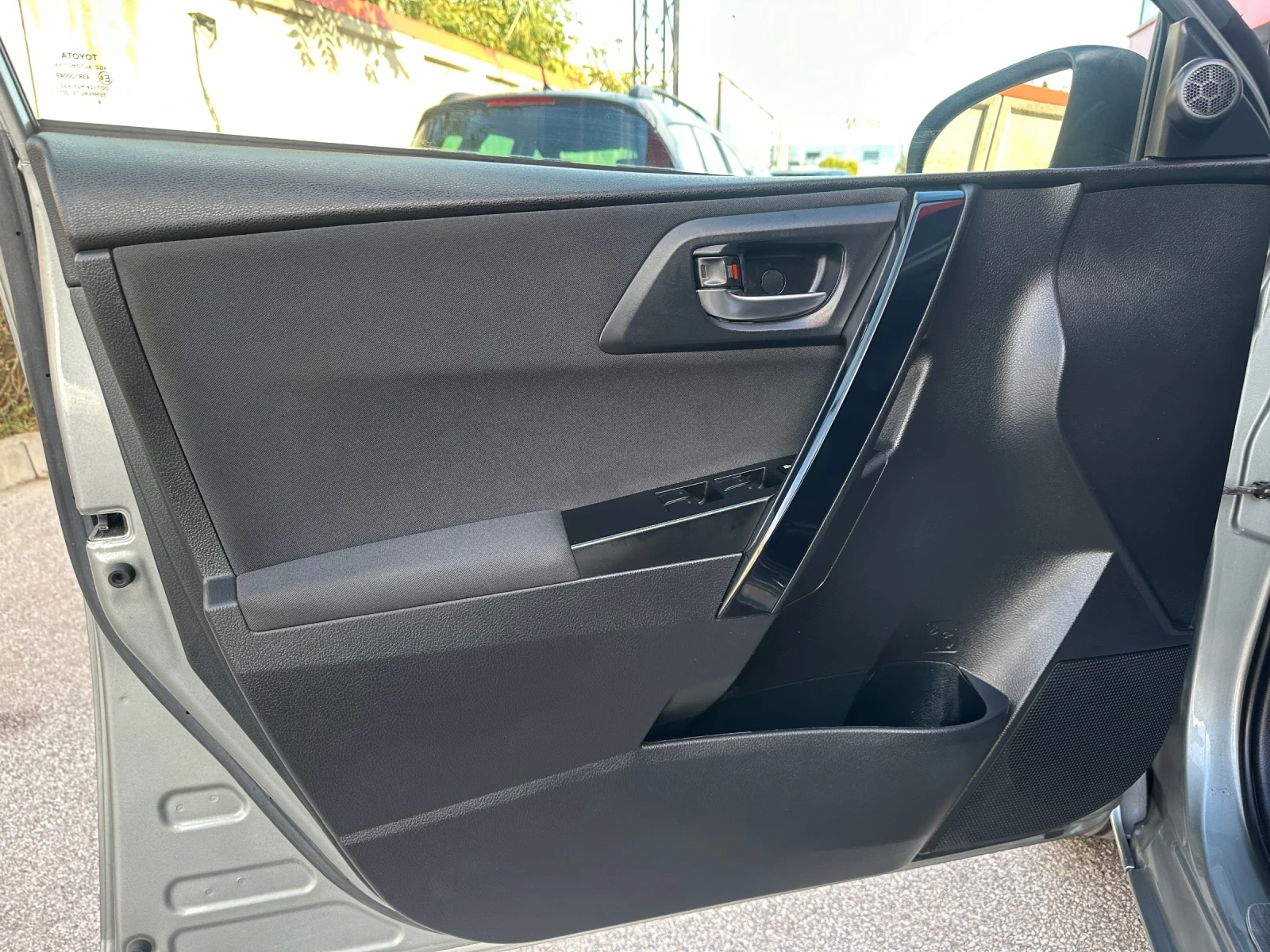 Toyota Auris HYBRID Фейслифт Line ASS Distronik Aвтомат Камера - изображение 10