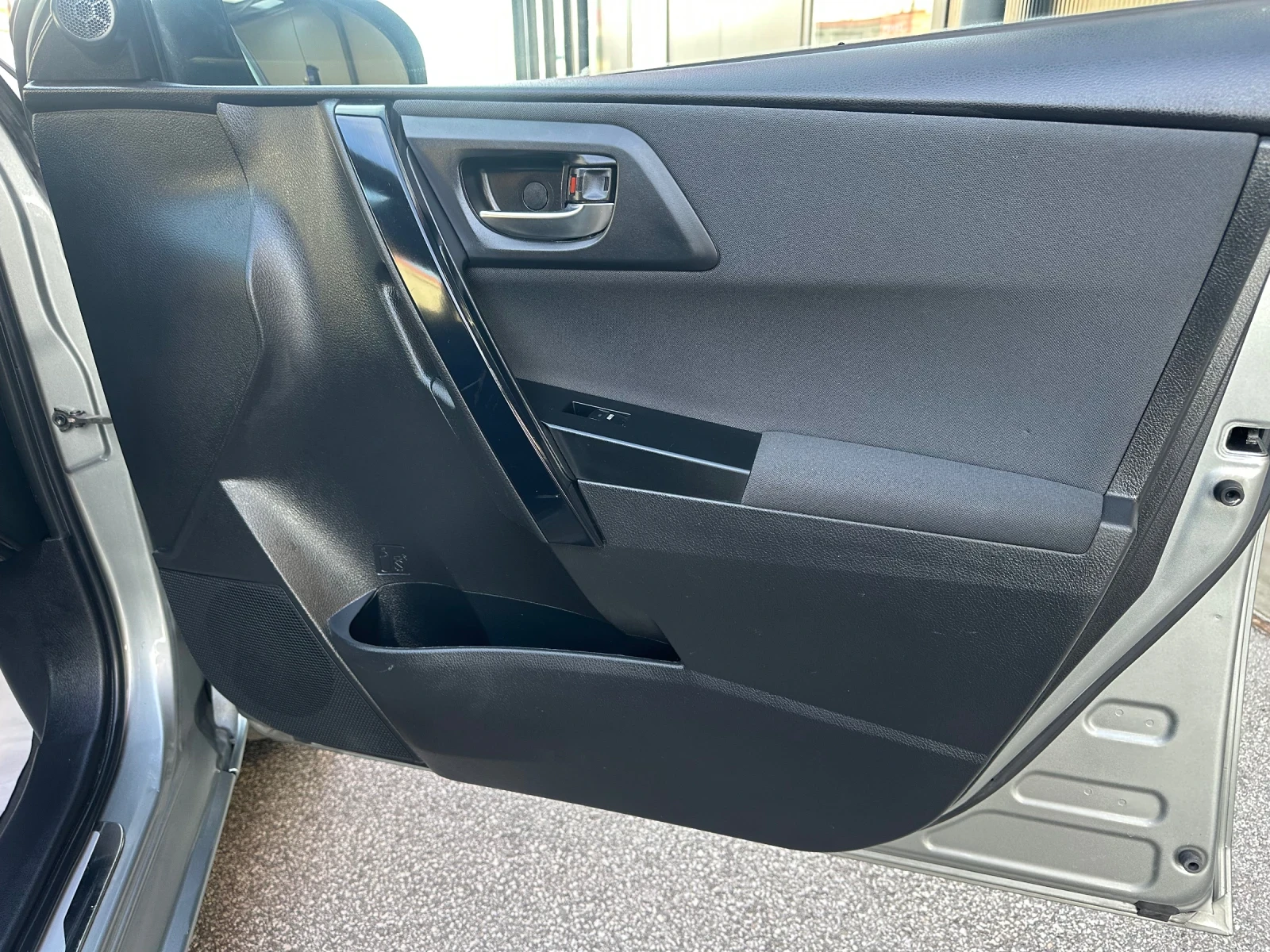 Toyota Auris HYBRID  Line ASS Distronik A  | Mobile.bg   14