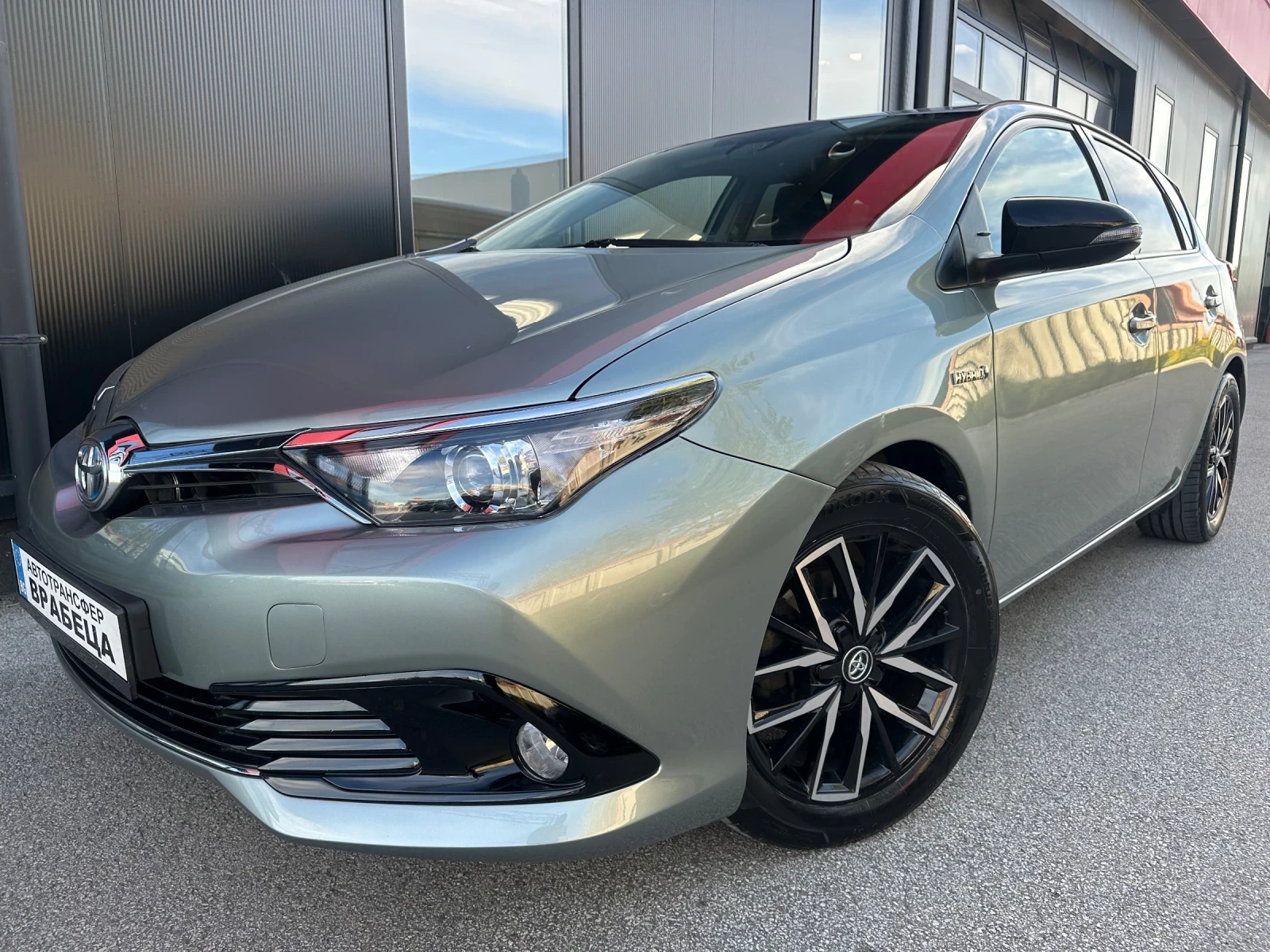 Toyota Auris HYBRID Фейслифт Line ASS Distronik Aвтомат Камера - изображение 2