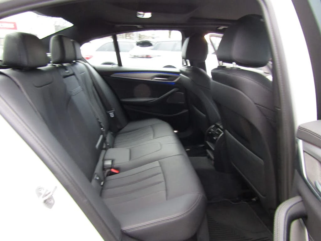 BMW 530 * Harmon Kardon* * HeadUp* AвтоКредит* (ЦЕНА ДО БГ, снимка 15 - Автомобили и джипове - 53787943