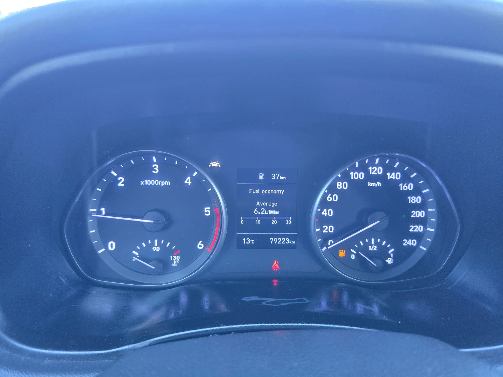 Hyundai I30 1.6-CRDI-FACE-LED-NAVI-EURO6W, снимка 14 - Автомобили и джипове - 53798109