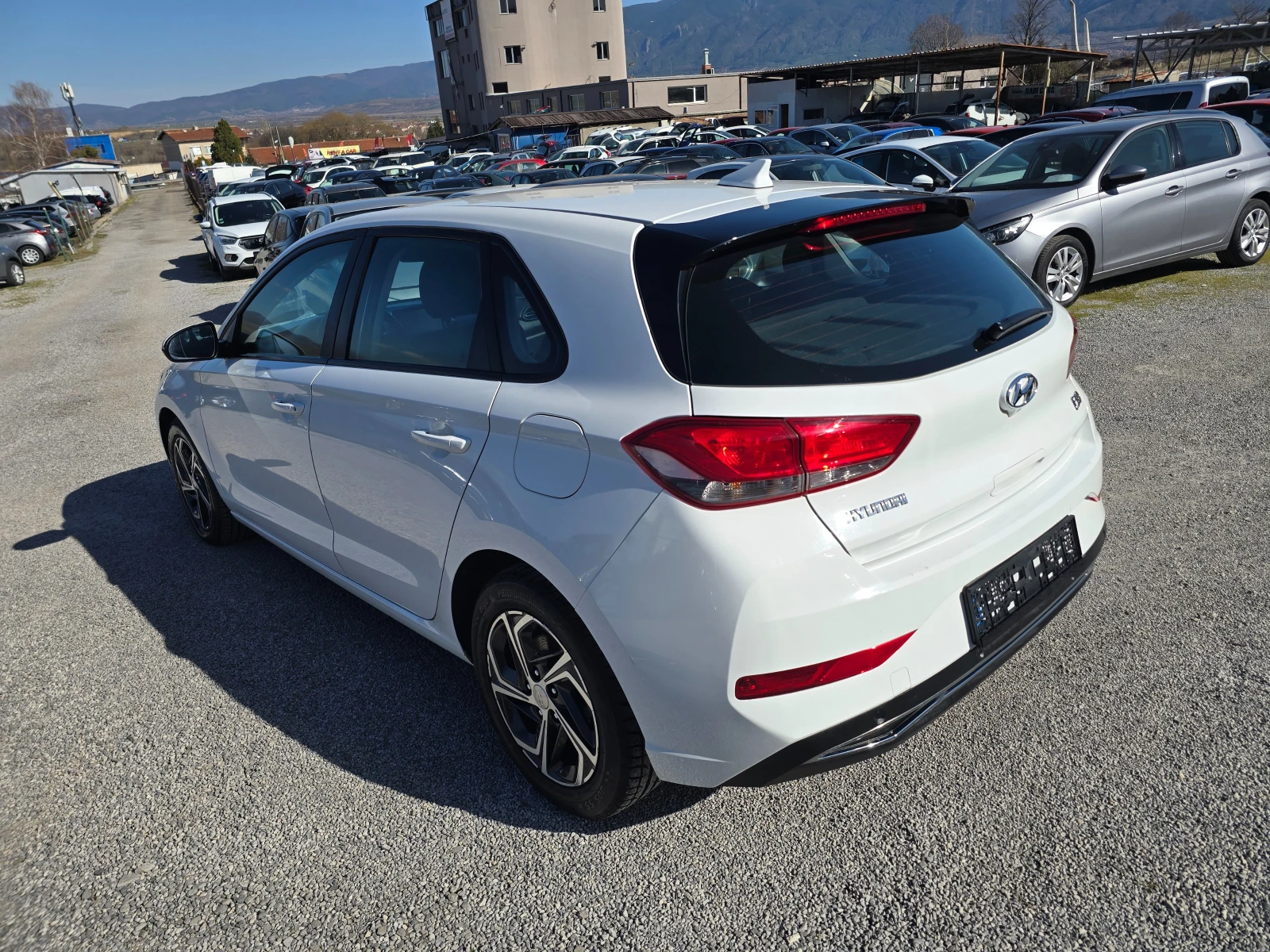 Hyundai I30 1.6-CRDI-FACE-LED-NAVI-EURO6W, снимка 7 - Автомобили и джипове - 53798109