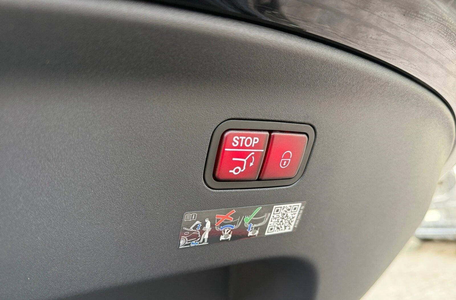 Mercedes-Benz AMG GT 53/4-MATIC/V8 STYLE/PANO/DISTRONIC/MULTIBEAM/360/, снимка 16 - Автомобили и джипове - 53856237