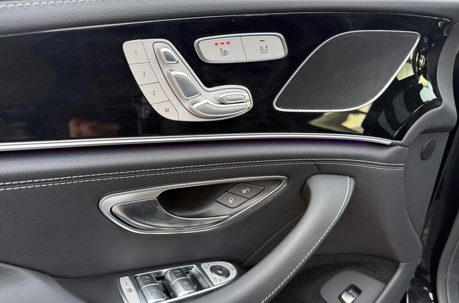 Mercedes-Benz AMG GT 53/4-MATIC/V8 STYLE/PANO/DISTRONIC/MULTIBEAM/360/, снимка 7 - Автомобили и джипове - 53856237